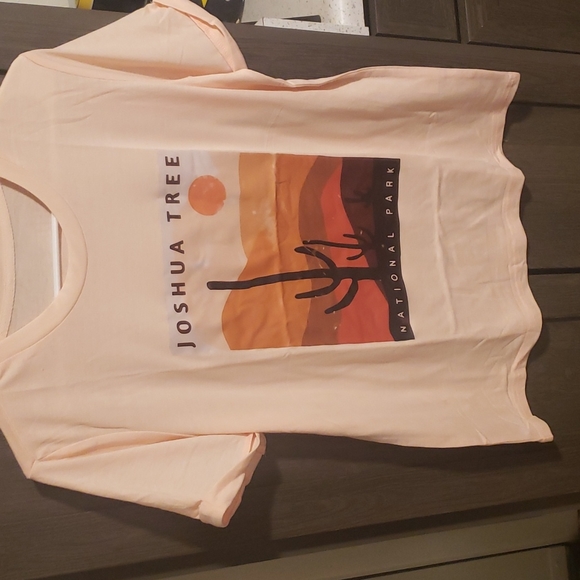 New boutique Joshua Tree Tshirt - Picture 4 of 7